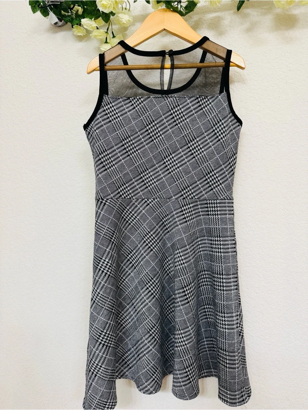 Place stylish sleeveless